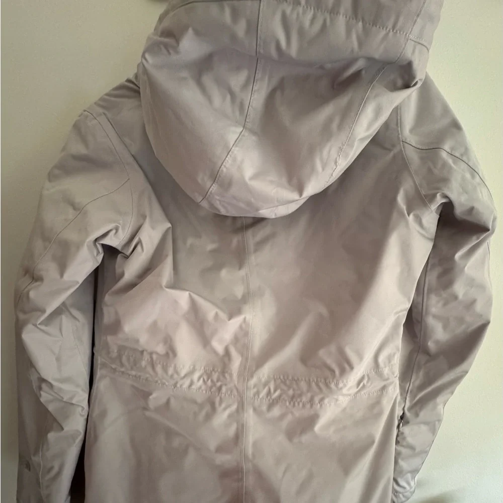 The North Face Women's Quilted Jacket - Soft Gray - Picture 5 of 5